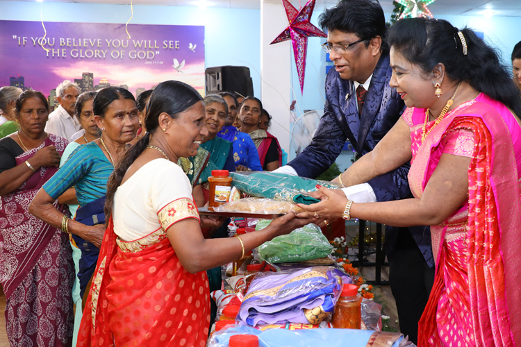 Grace Ministry, Bro Andrew Richard & family helped the poor and needy families on the occasion of New Year Eve by distributing Sarees, Grocery & Food in Mangalore. 